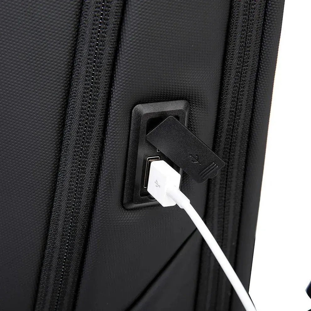 Aerox_Backpack_Tech.webp