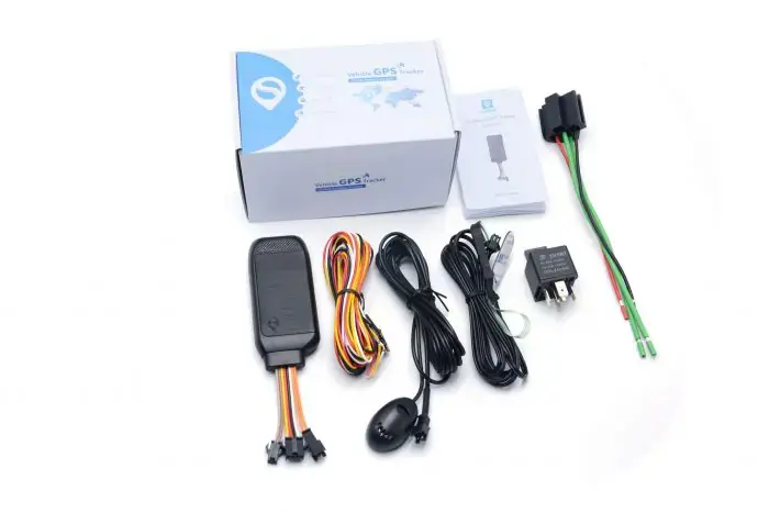 seeworld-r31-gps-tracker-for-car-and-motorcycle-4-scaled-700x467.jpg.webp