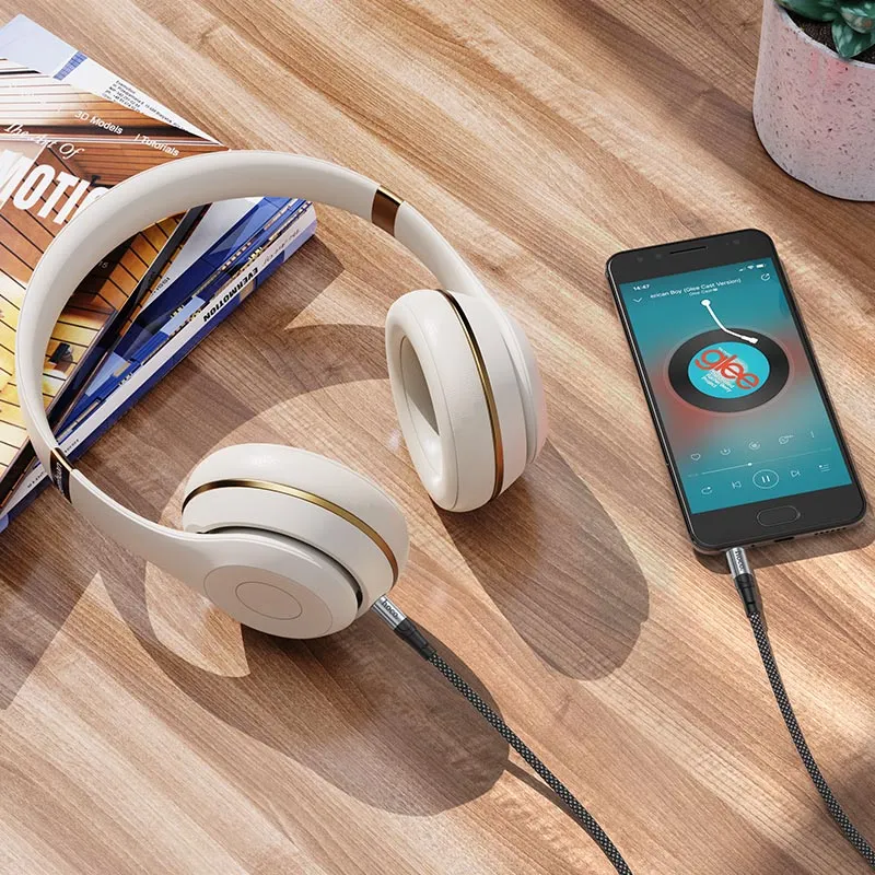 hoco-upa26-fresh-aux-audio-cable-interior.webp